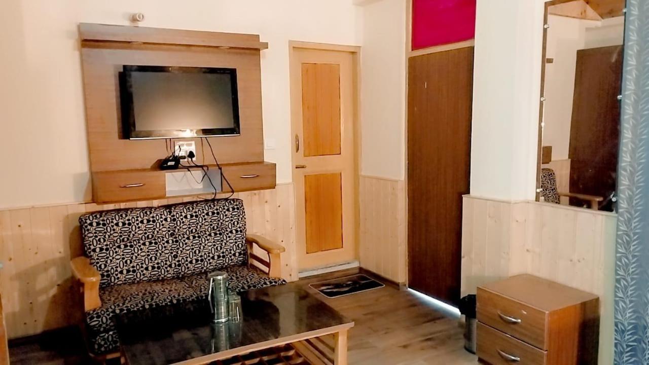 Hotel Seraj International Manāli エクステリア 写真