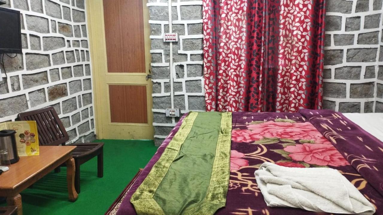 Hotel Seraj International Manāli エクステリア 写真
