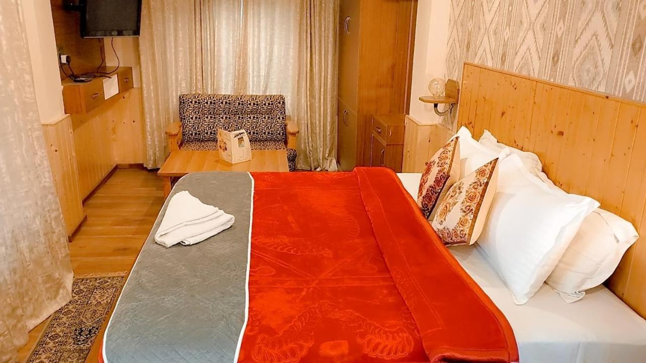 Hotel Seraj International Manāli エクステリア 写真