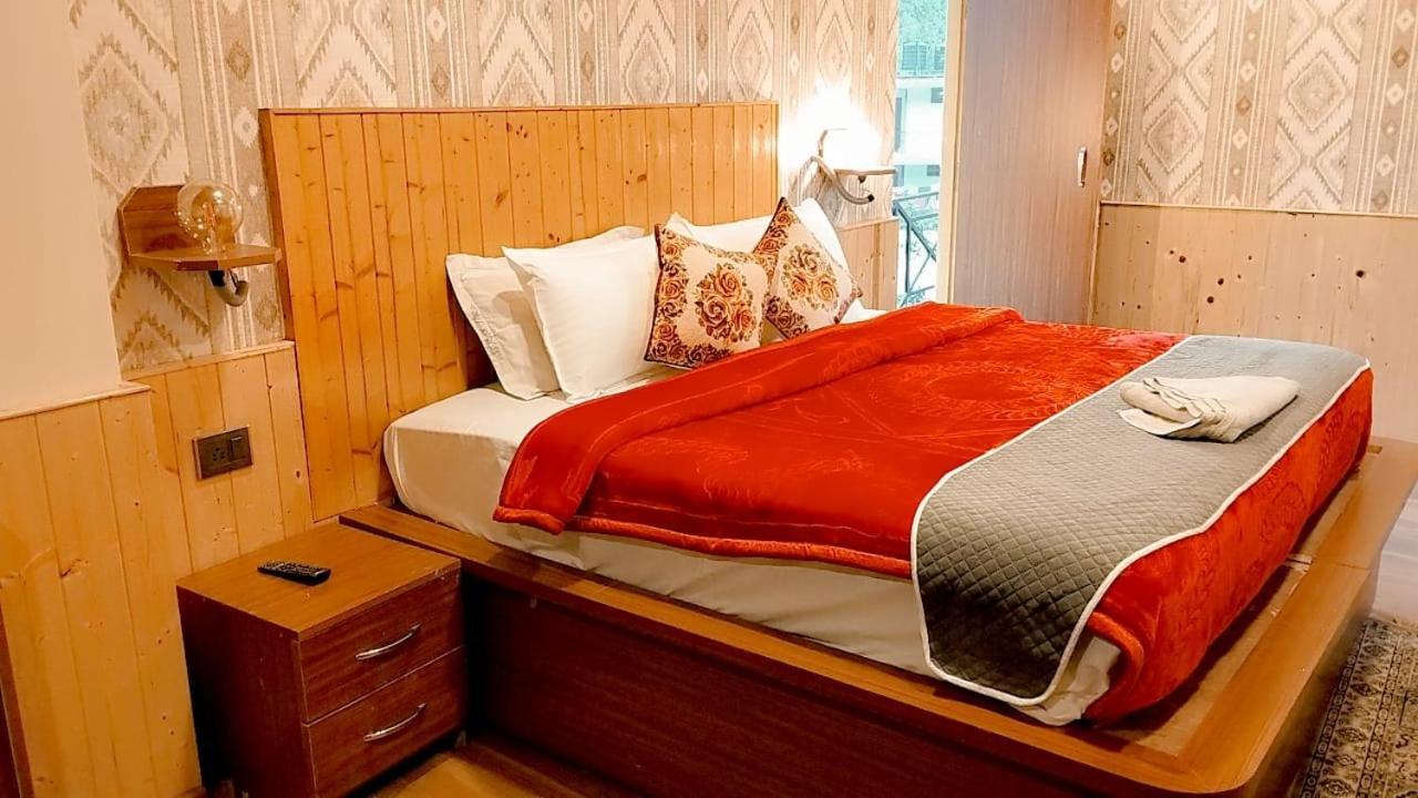 Hotel Seraj International Manāli エクステリア 写真