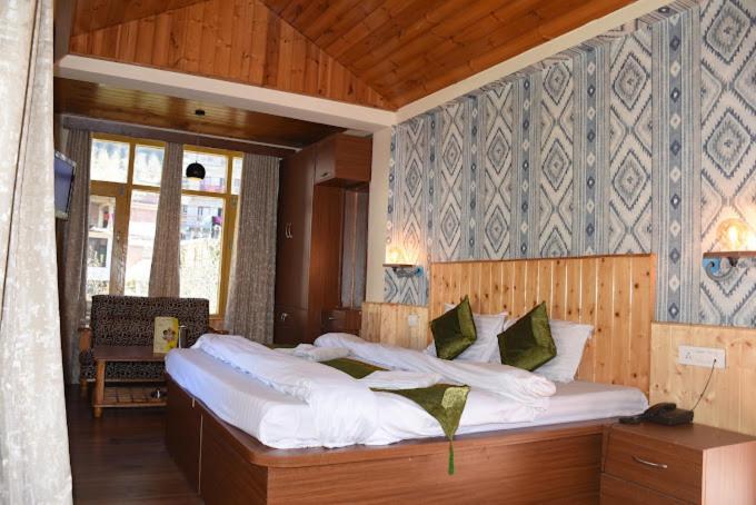 Hotel Seraj International Manāli エクステリア 写真