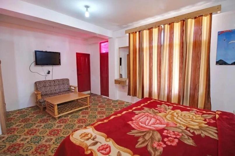 Hotel Seraj International Manāli エクステリア 写真