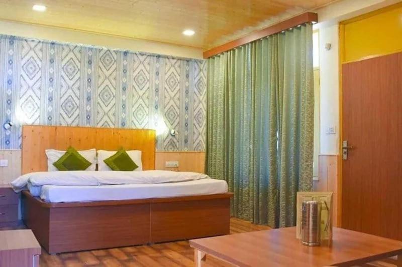 Hotel Seraj International Manāli エクステリア 写真
